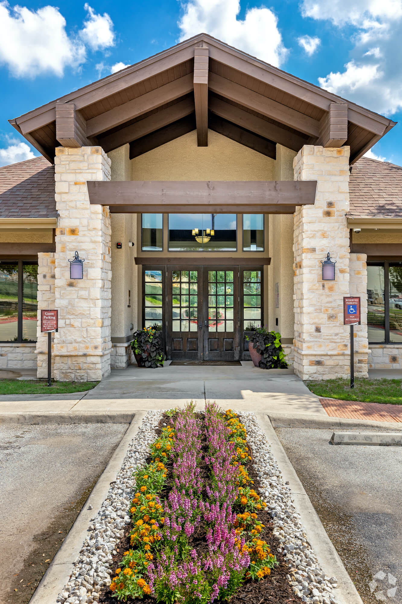 The entrance to the leasing office and lobby.